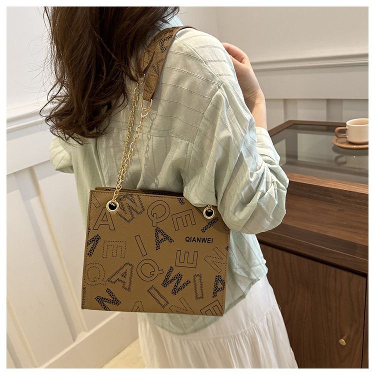 Large Capacity Urban Chain-Link PU Leather Tote Bag – RM67
