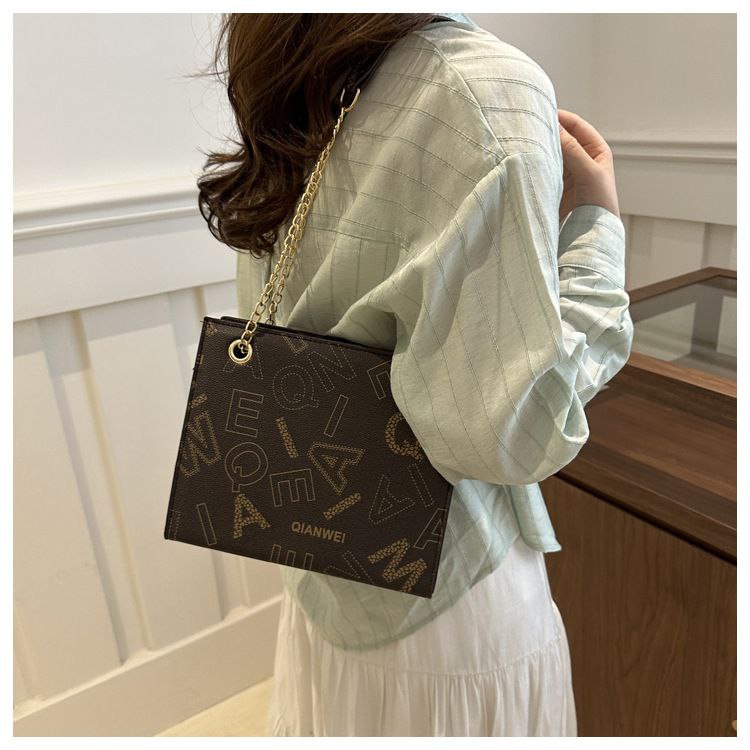 Large Capacity Urban Chain-Link PU Leather Tote Bag – RM67
