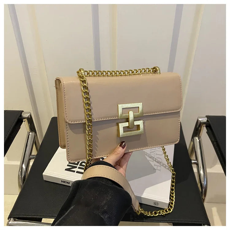 RetroCharm Chain Lock Shoulder Bag