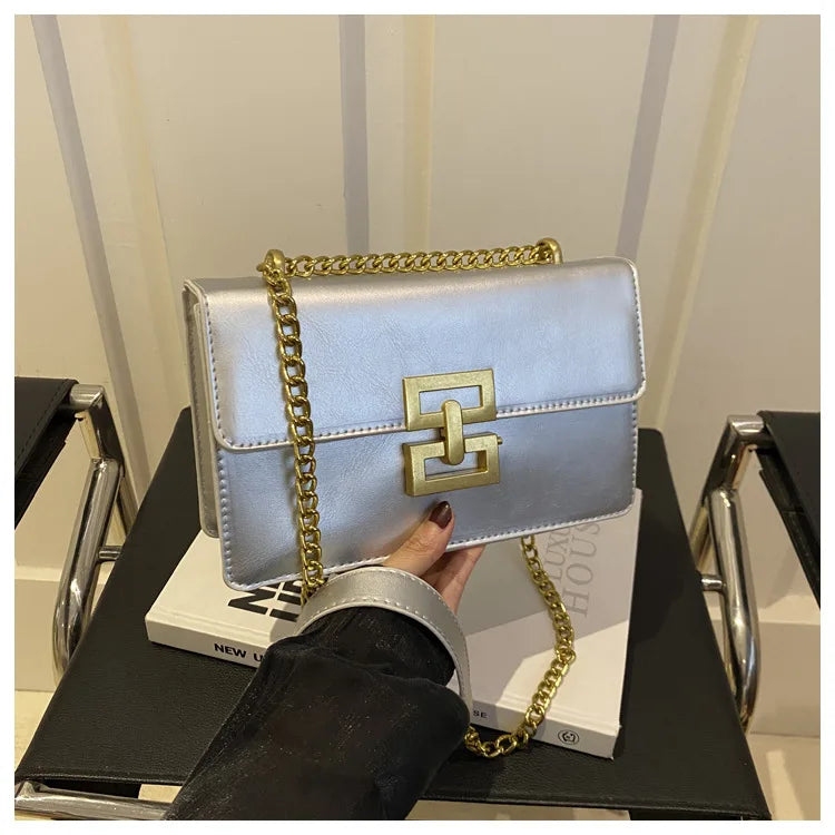 RetroCharm Chain Lock Shoulder Bag