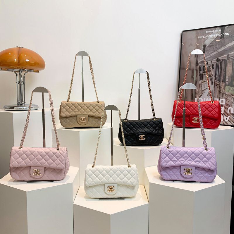 TrendLuxe Quilted Chain Bag β RM79