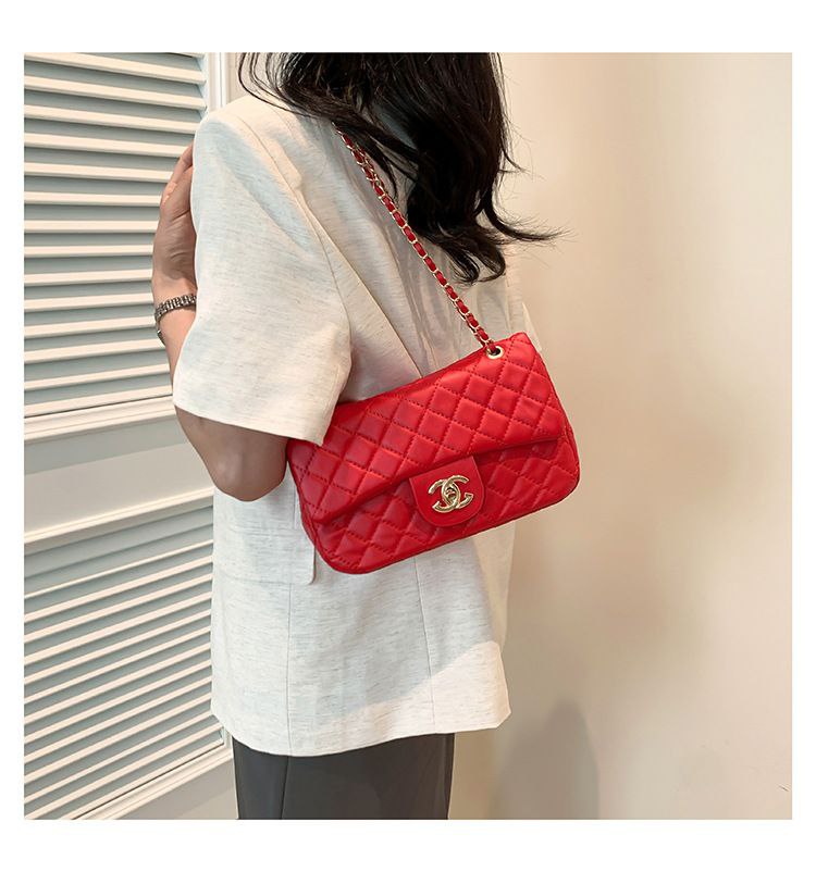 TrendLuxe Quilted Chain Bag β RM79