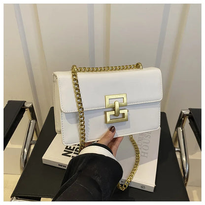 RetroCharm Chain Lock Shoulder Bag